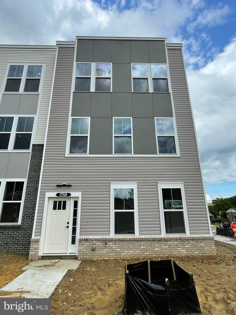 17988 ALICIA AVE, DUMFRIES, Virginia 22026, 4 Bedrooms Bedrooms, ,3 BathroomsBathrooms,Residential,For sale,17988 ALICIA AVE,VAPW2095316 MLS # VAPW2095316