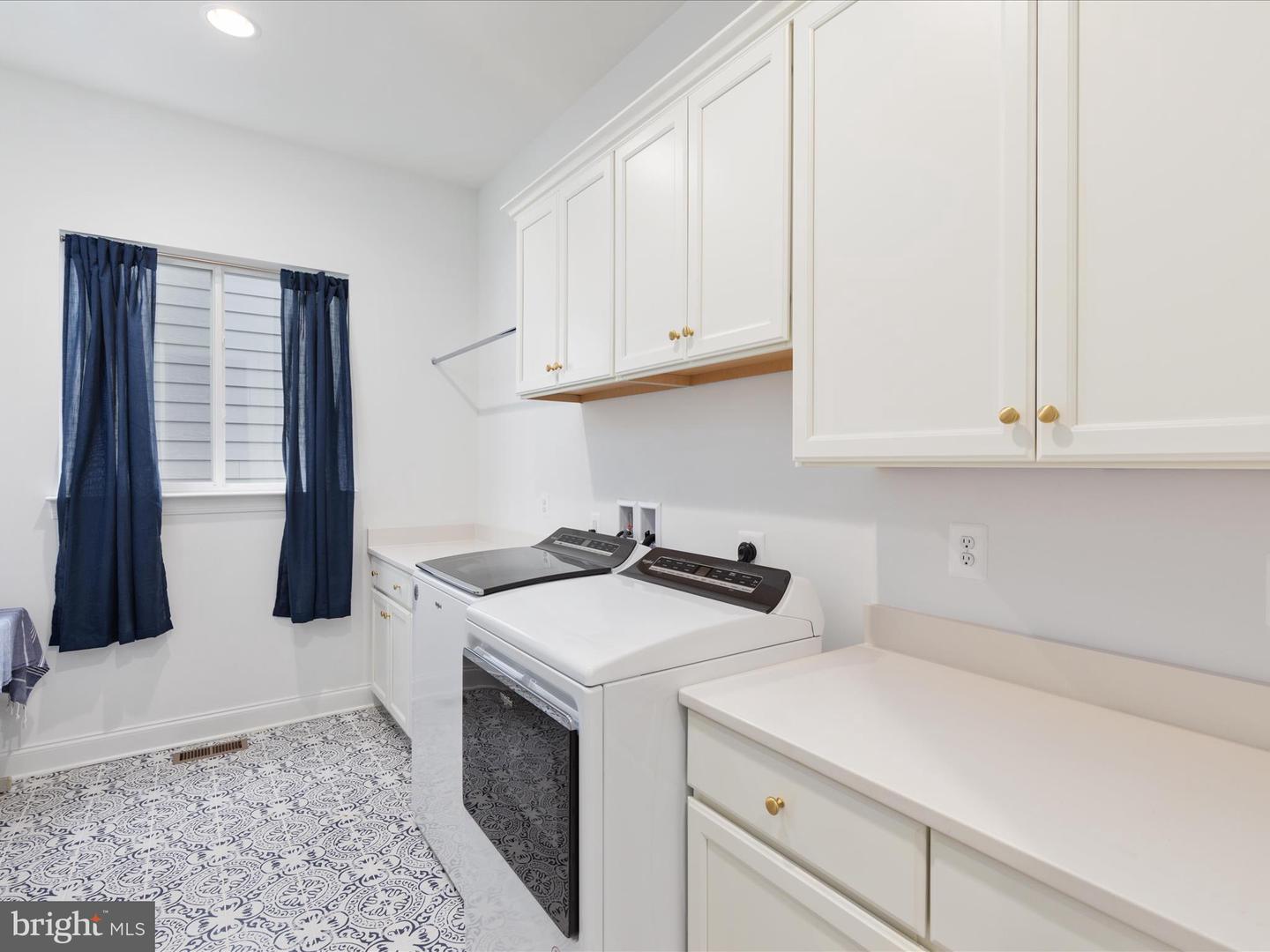 103 TITMOUSE CT, LAKE FREDERICK, Virginia 22630, 4 Bedrooms Bedrooms, ,3 BathroomsBathrooms,Residential,For sale,103 TITMOUSE CT,VAFV2034358 MLS # VAFV2034358