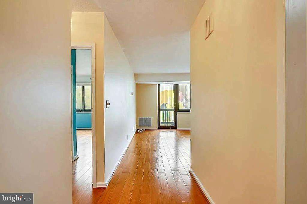 1805 CRYSTAL DR #504S, ARLINGTON, Virginia 22202, 1 Bedroom Bedrooms, ,1 BathroomBathrooms,Residential,For sale,1805 CRYSTAL DR #504S,VAAR2058056 MLS # VAAR2058056