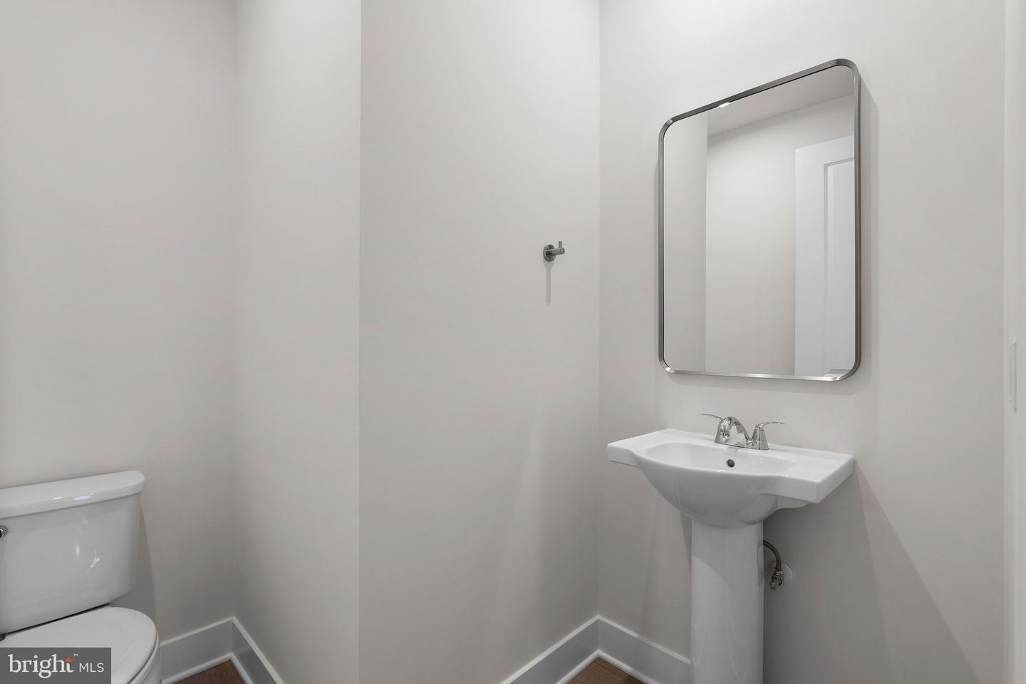 44480 LOWESTOFT SQ, ASHBURN, Virginia 20147, 3 Bedrooms Bedrooms, ,2 BathroomsBathrooms,Residential,For sale,44480 LOWESTOFT SQ,VALO2097560 MLS # VALO2097560