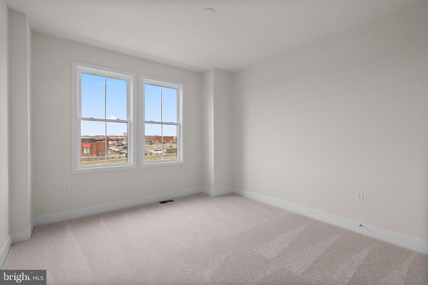 44480 LOWESTOFT SQ, ASHBURN, Virginia 20147, 3 Bedrooms Bedrooms, ,2 BathroomsBathrooms,Residential,For sale,44480 LOWESTOFT SQ,VALO2097560 MLS # VALO2097560