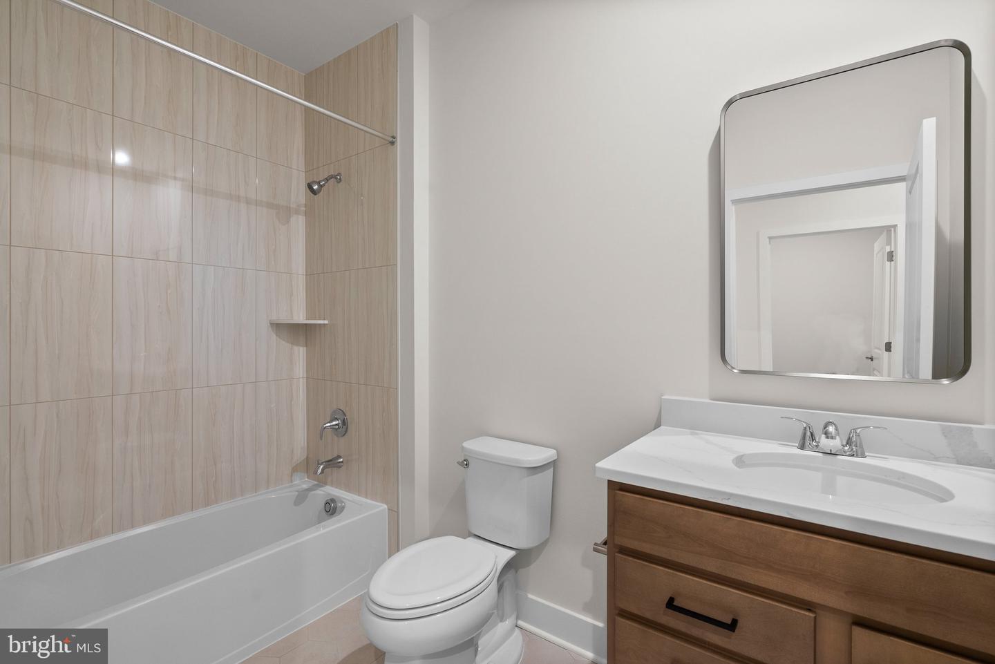 44480 LOWESTOFT SQ, ASHBURN, Virginia 20147, 3 Bedrooms Bedrooms, ,2 BathroomsBathrooms,Residential,For sale,44480 LOWESTOFT SQ,VALO2097560 MLS # VALO2097560