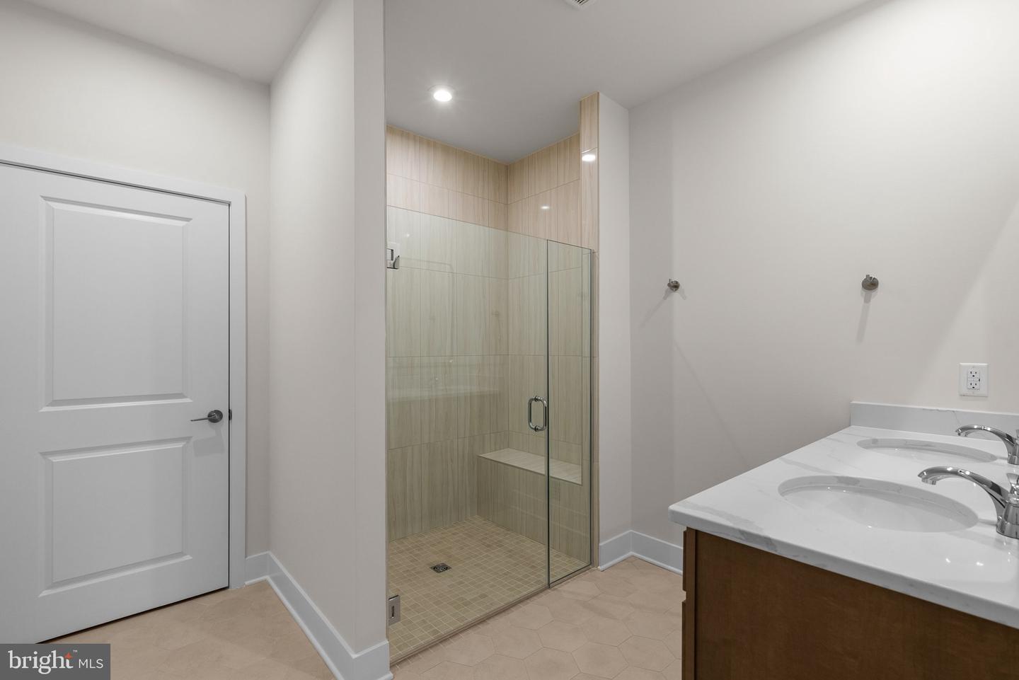 44480 LOWESTOFT SQ, ASHBURN, Virginia 20147, 3 Bedrooms Bedrooms, ,2 BathroomsBathrooms,Residential,For sale,44480 LOWESTOFT SQ,VALO2097560 MLS # VALO2097560
