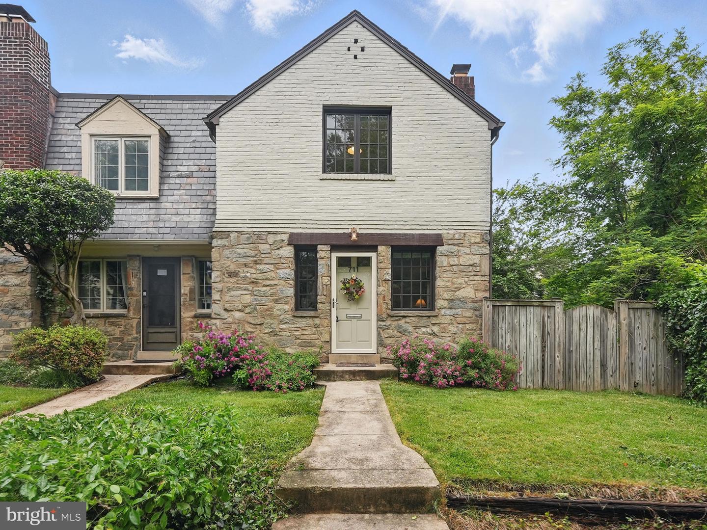 711 AVON PL, ALEXANDRIA, Virginia 22314, 3 Bedrooms Bedrooms, ,1 BathroomBathrooms,Residential,For sale,711 AVON PL,VAAX2045636 MLS # VAAX2045636