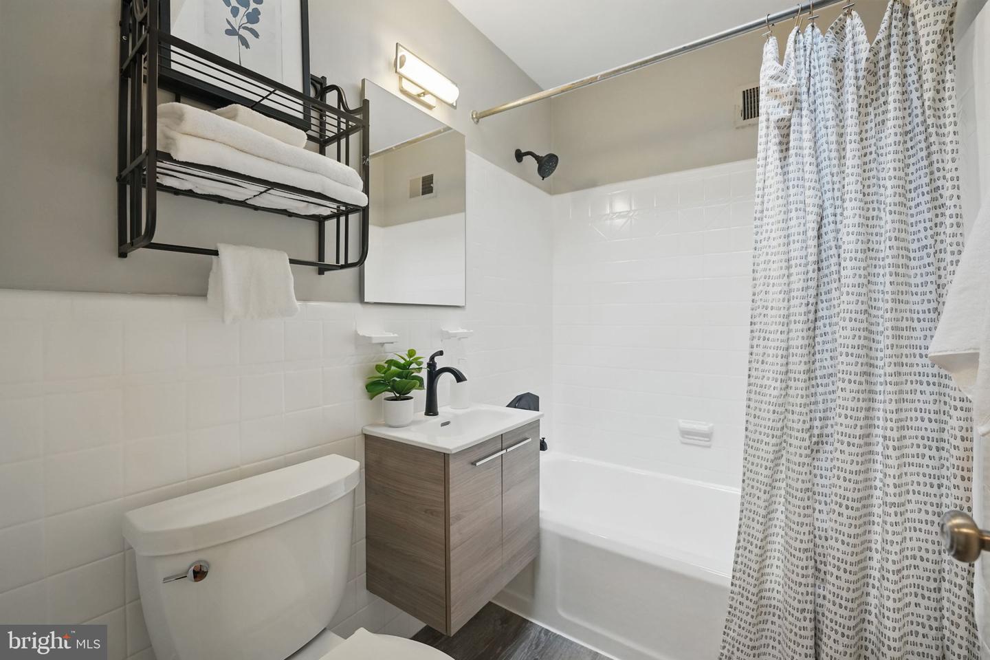 711 AVON PL, ALEXANDRIA, Virginia 22314, 3 Bedrooms Bedrooms, ,1 BathroomBathrooms,Residential,For sale,711 AVON PL,VAAX2045636 MLS # VAAX2045636