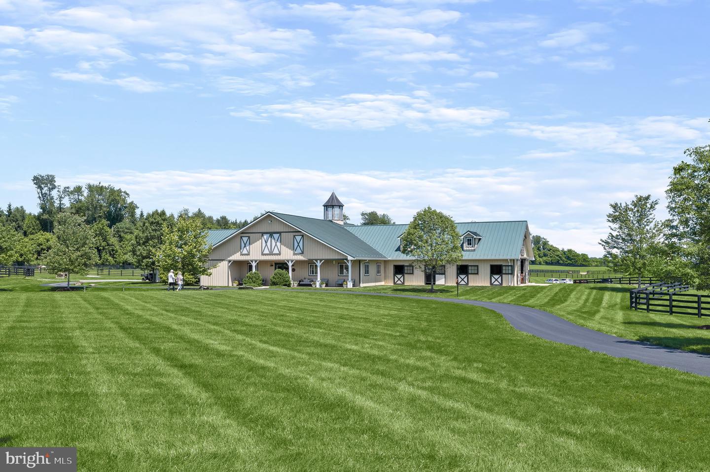 606 MARTINGALE RIDGE DR, MIDDLEBURG, Virginia 20117, 4 Bedrooms Bedrooms, ,4 BathroomsBathrooms,Residential,For sale,606 MARTINGALE RIDGE DR,VALO2097580 MLS # VALO2097580