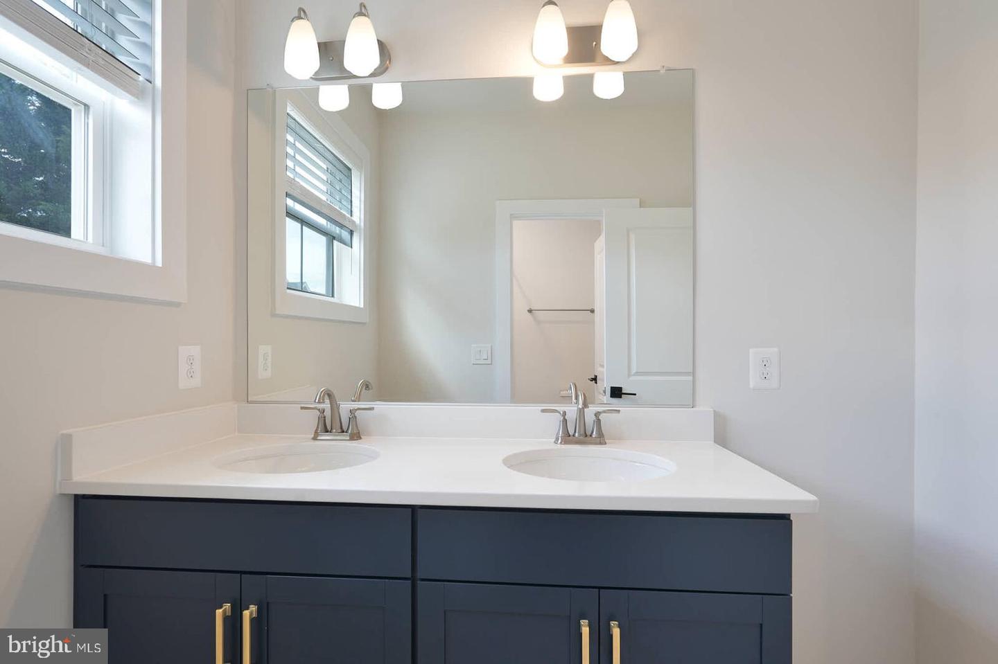 20769 PARTLOWS STORE SQ, ASHBURN, Virginia 20147, 4 Bedrooms Bedrooms, ,3 BathroomsBathrooms,Residential,For sale,20769 PARTLOWS STORE SQ,VALO2097616 MLS # VALO2097616