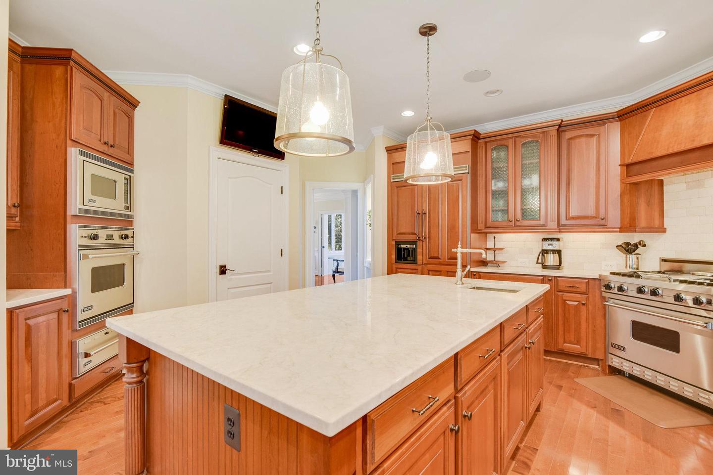 3449 FAWN WOOD LN, FAIRFAX, Virginia 22033, 5 Bedrooms Bedrooms, ,5 BathroomsBathrooms,Residential,For sale,3449 FAWN WOOD LN,VAFX2242776 MLS # VAFX2242776