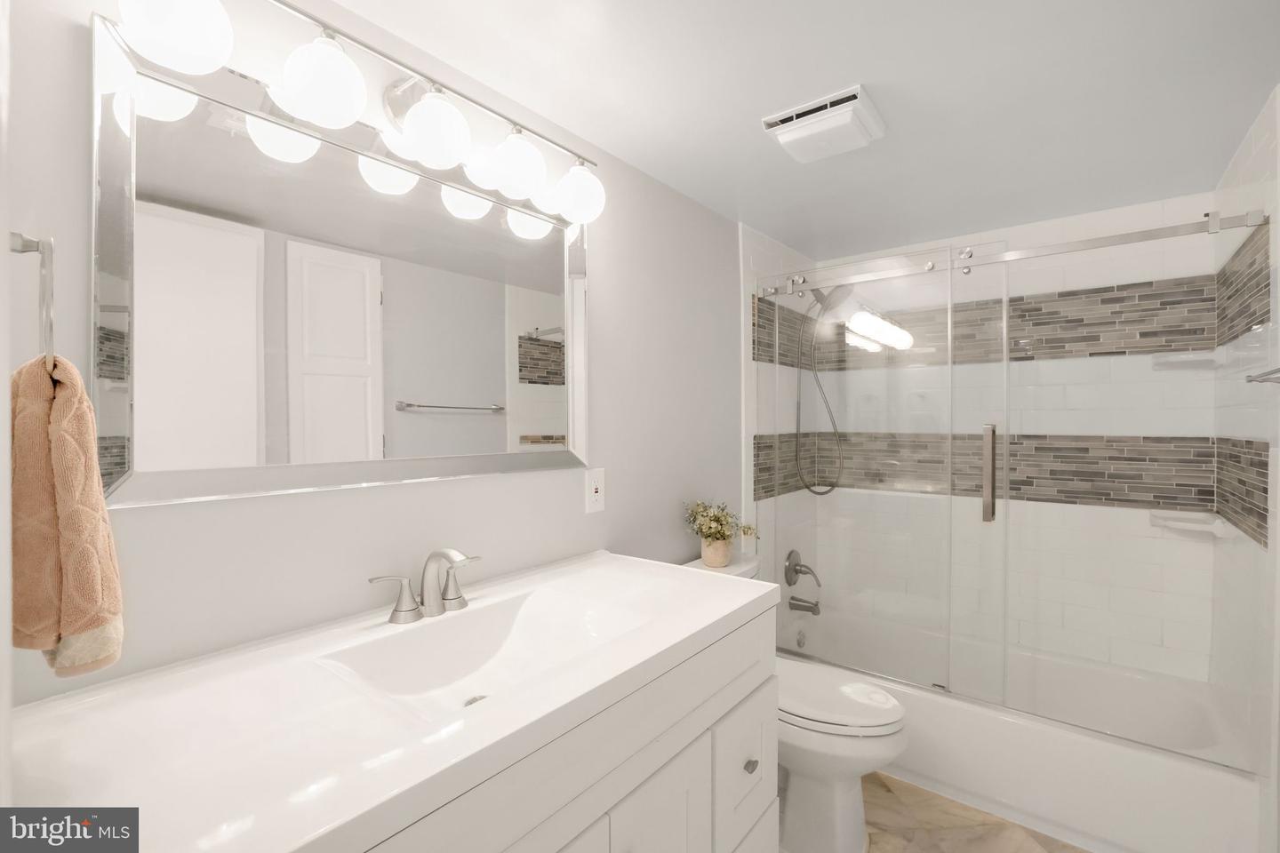 5041 7TH RD S #102, ARLINGTON, Virginia 22204, 2 Bedrooms Bedrooms, ,1 BathroomBathrooms,Residential,For sale,5041 7TH RD S #102,VAAR2058076 MLS # VAAR2058076