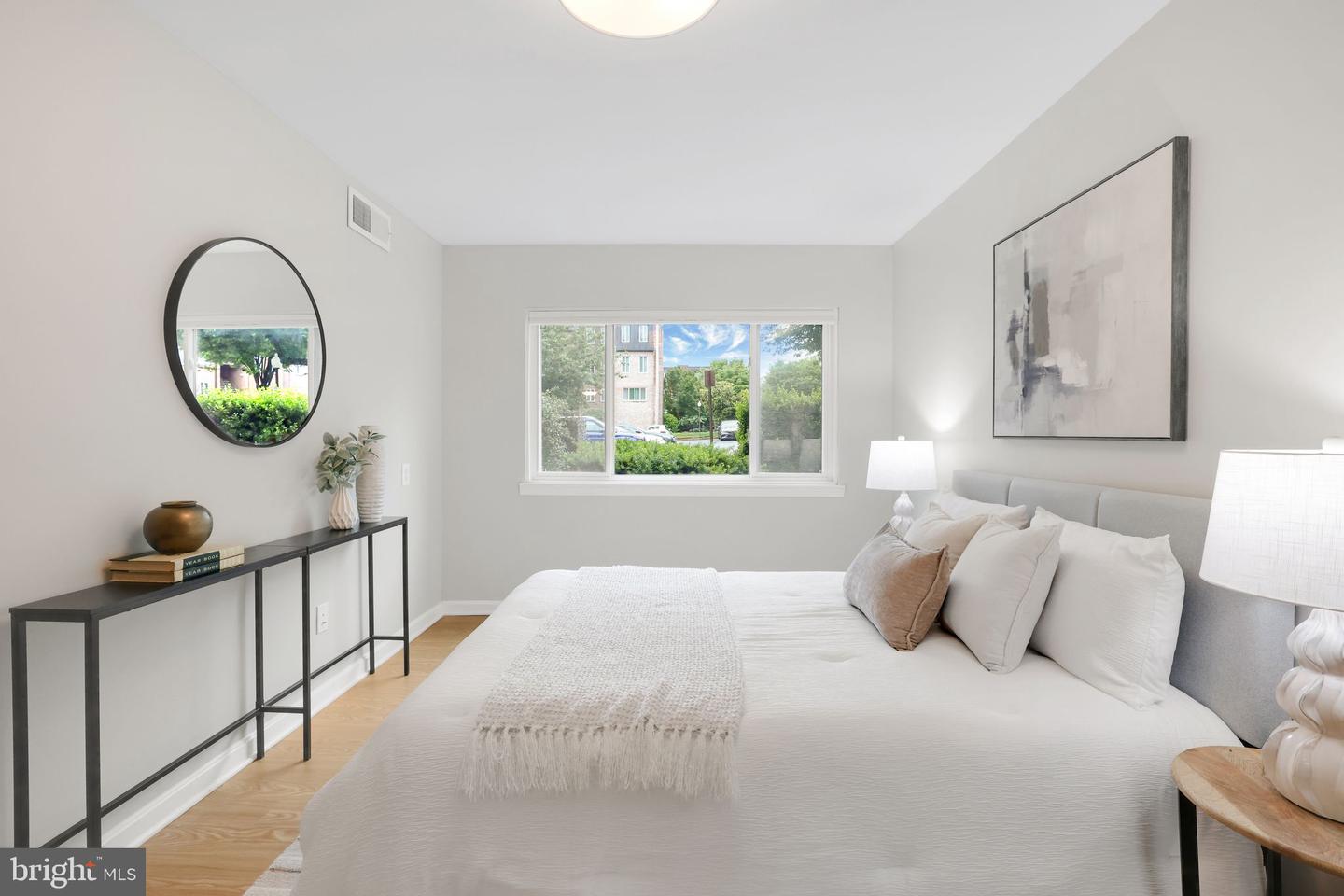 5041 7TH RD S #102, ARLINGTON, Virginia 22204, 2 Bedrooms Bedrooms, ,1 BathroomBathrooms,Residential,For sale,5041 7TH RD S #102,VAAR2058076 MLS # VAAR2058076