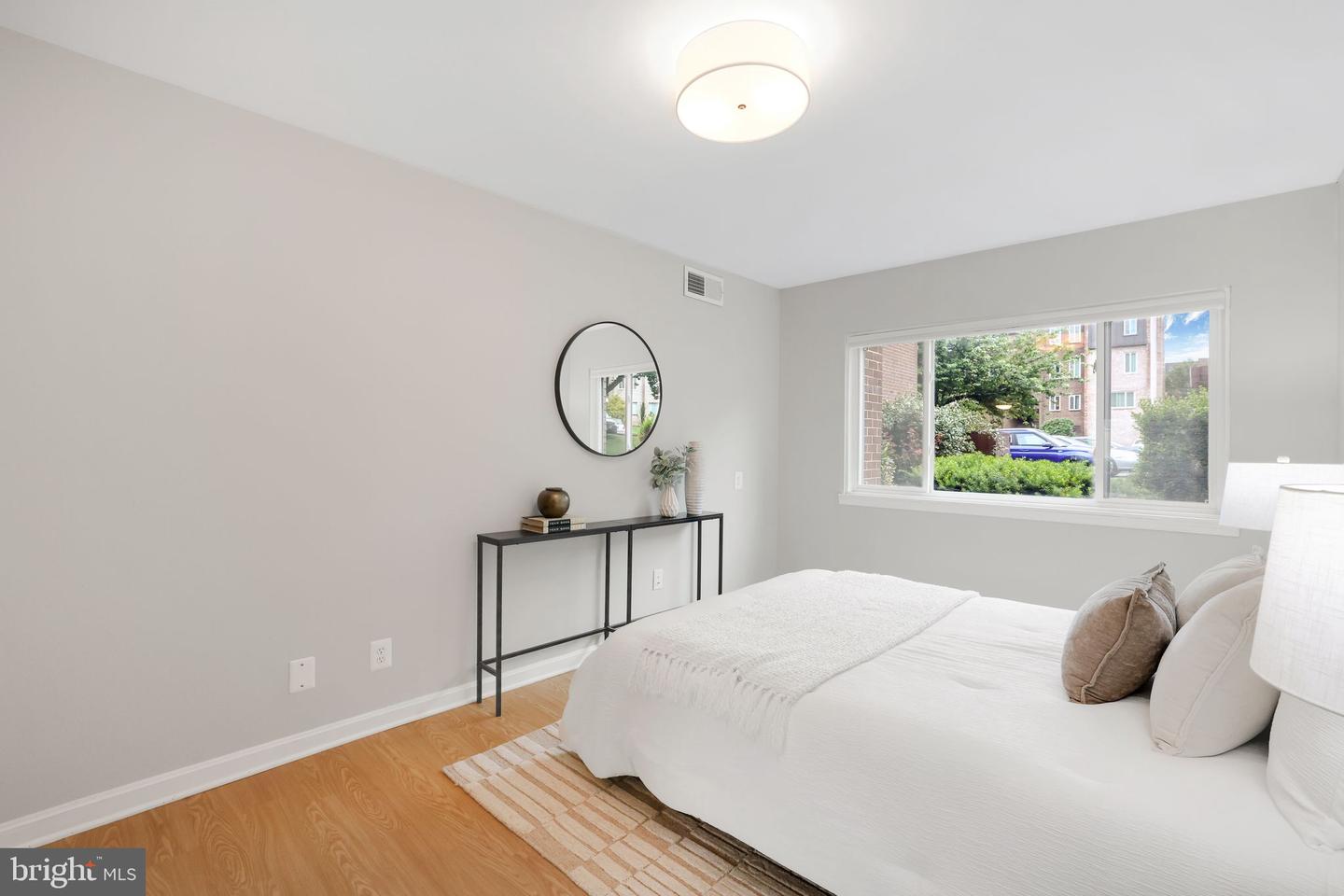 5041 7TH RD S #102, ARLINGTON, Virginia 22204, 2 Bedrooms Bedrooms, ,1 BathroomBathrooms,Residential,For sale,5041 7TH RD S #102,VAAR2058076 MLS # VAAR2058076