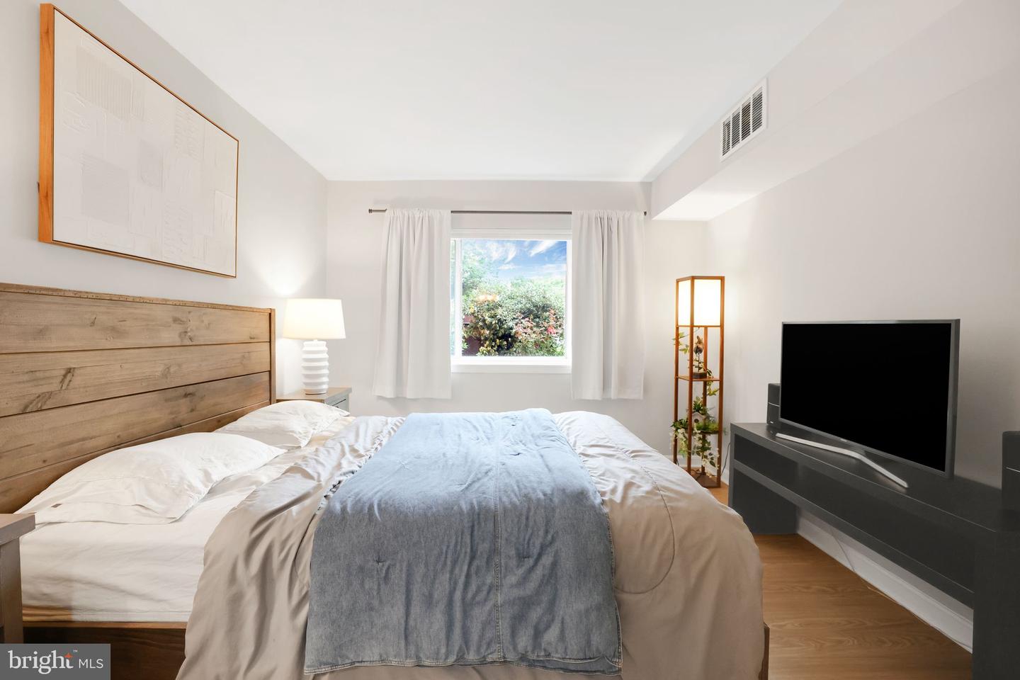 5041 7TH RD S #102, ARLINGTON, Virginia 22204, 2 Bedrooms Bedrooms, ,1 BathroomBathrooms,Residential,For sale,5041 7TH RD S #102,VAAR2058076 MLS # VAAR2058076
