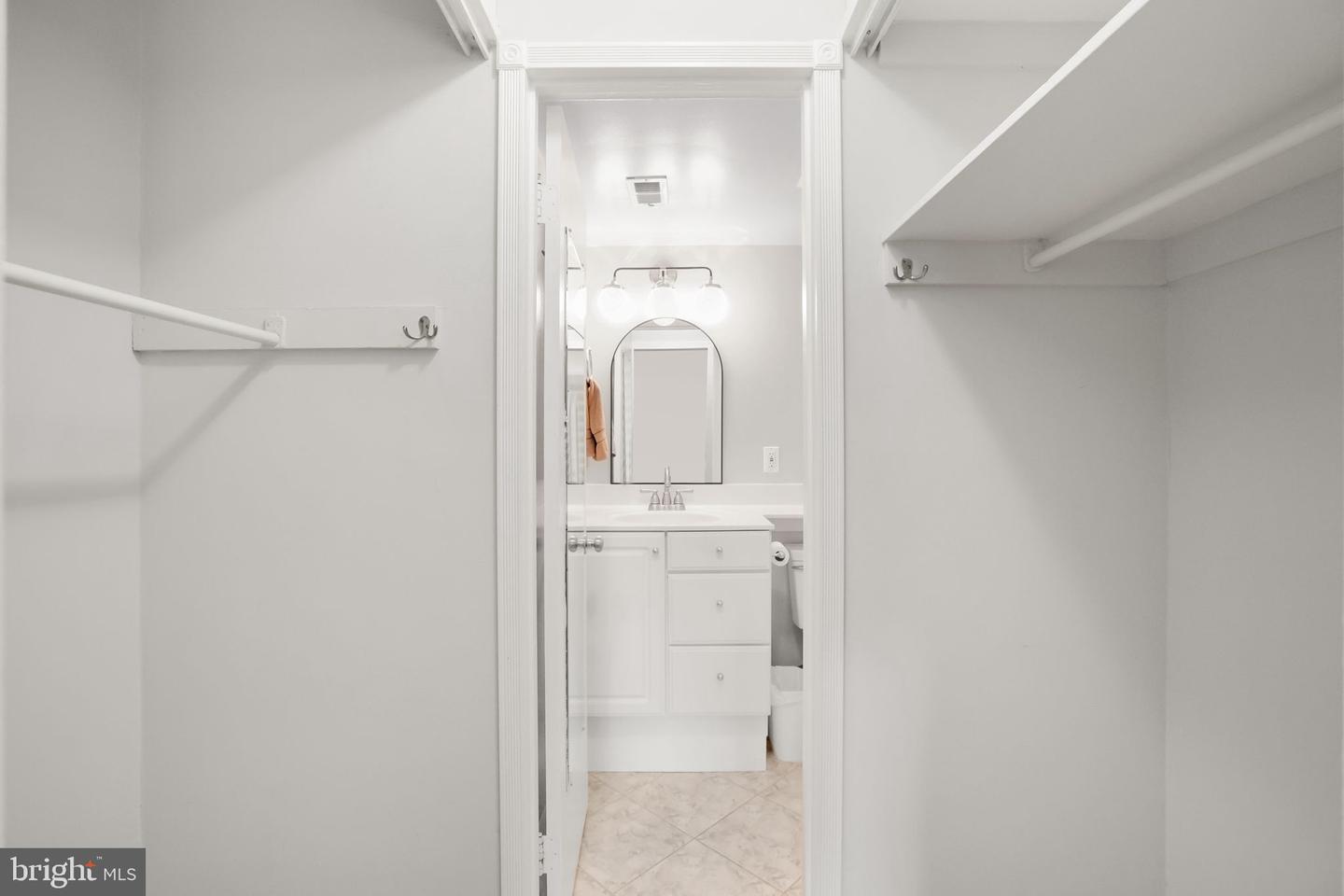 5041 7TH RD S #102, ARLINGTON, Virginia 22204, 2 Bedrooms Bedrooms, ,1 BathroomBathrooms,Residential,For sale,5041 7TH RD S #102,VAAR2058076 MLS # VAAR2058076