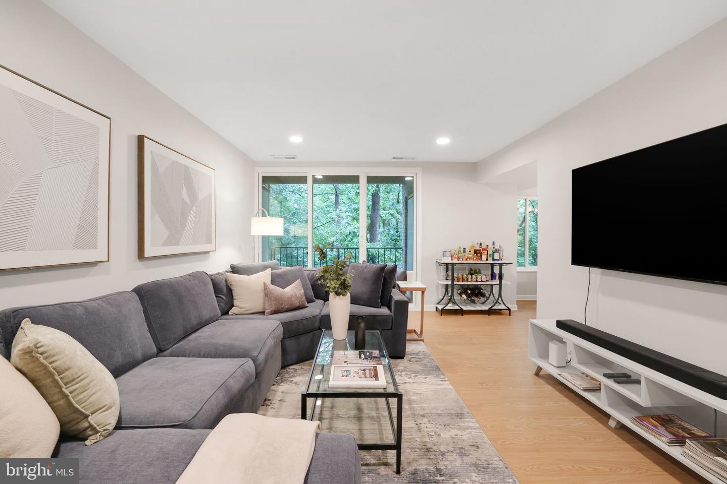 5041 7TH RD S #102, ARLINGTON, Virginia 22204, 2 Bedrooms Bedrooms, ,1 BathroomBathrooms,Residential,For sale,5041 7TH RD S #102,VAAR2058076 MLS # VAAR2058076