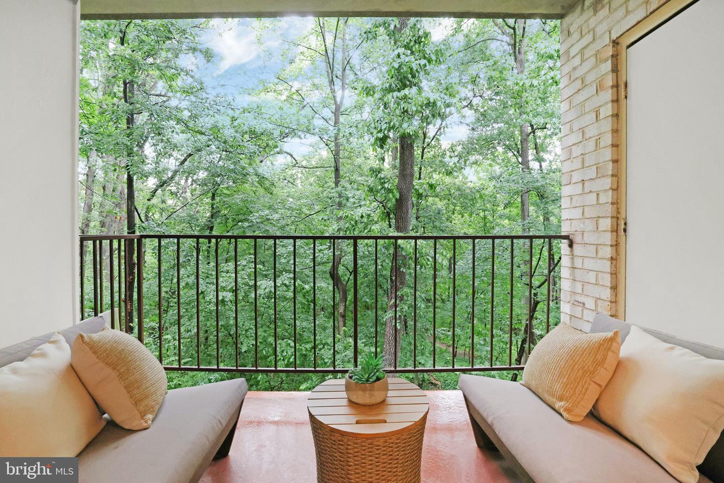 5041 7TH RD S #102, ARLINGTON, Virginia 22204, 2 Bedrooms Bedrooms, ,1 BathroomBathrooms,Residential,For sale,5041 7TH RD S #102,VAAR2058076 MLS # VAAR2058076