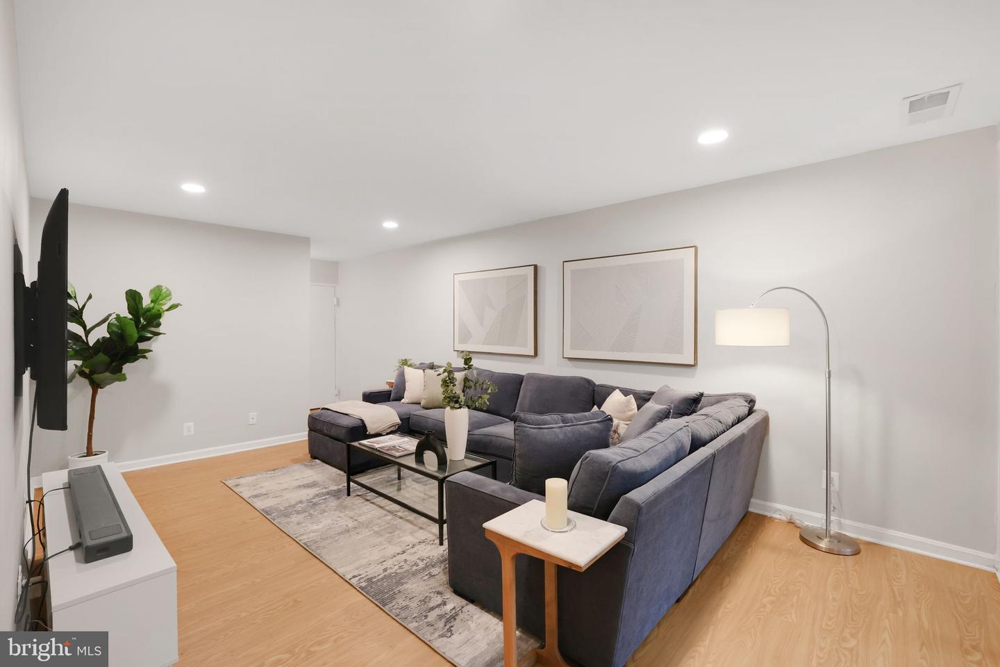 5041 7TH RD S #102, ARLINGTON, Virginia 22204, 2 Bedrooms Bedrooms, ,1 BathroomBathrooms,Residential,For sale,5041 7TH RD S #102,VAAR2058076 MLS # VAAR2058076