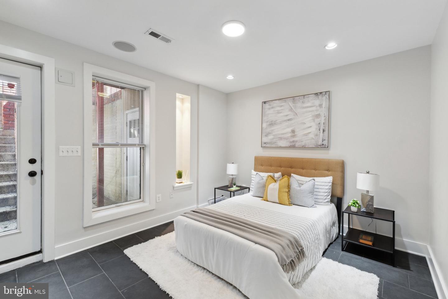 652 L ST NE #1, WASHINGTON, District Of Columbia 20002, 3 Bedrooms Bedrooms, ,3 BathroomsBathrooms,Residential,For sale,652 L ST NE #1,DCDC2202154 MLS # DCDC2202154