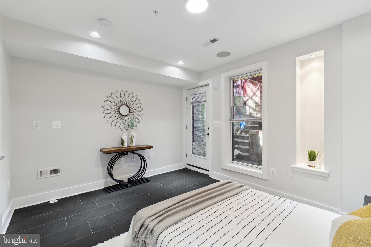652 L ST NE #1, WASHINGTON, District Of Columbia 20002, 3 Bedrooms Bedrooms, ,3 BathroomsBathrooms,Residential,For sale,652 L ST NE #1,DCDC2202154 MLS # DCDC2202154