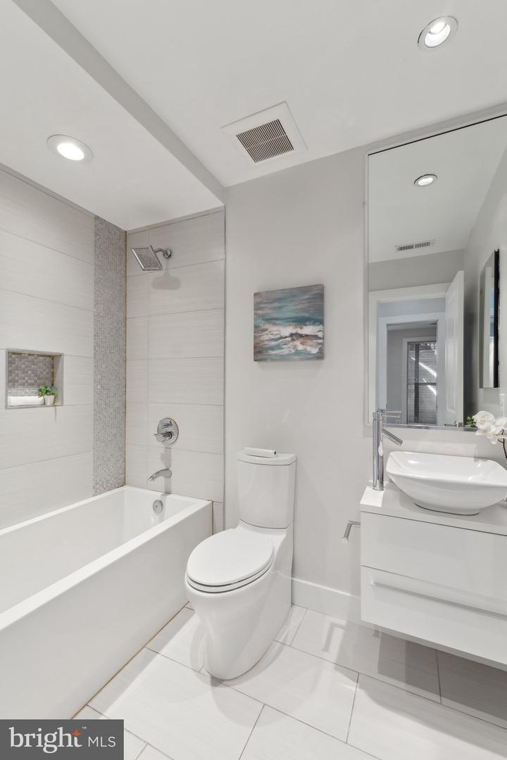 652 L ST NE #1, WASHINGTON, District Of Columbia 20002, 3 Bedrooms Bedrooms, ,3 BathroomsBathrooms,Residential,For sale,652 L ST NE #1,DCDC2202154 MLS # DCDC2202154