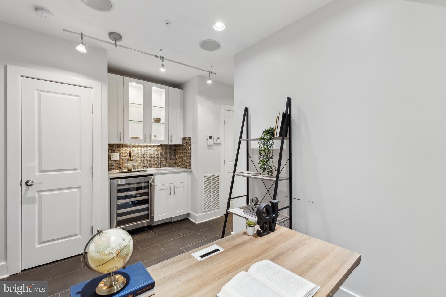 652 L ST NE #1, WASHINGTON, District Of Columbia 20002, 3 Bedrooms Bedrooms, ,3 BathroomsBathrooms,Residential,For sale,652 L ST NE #1,DCDC2202154 MLS # DCDC2202154