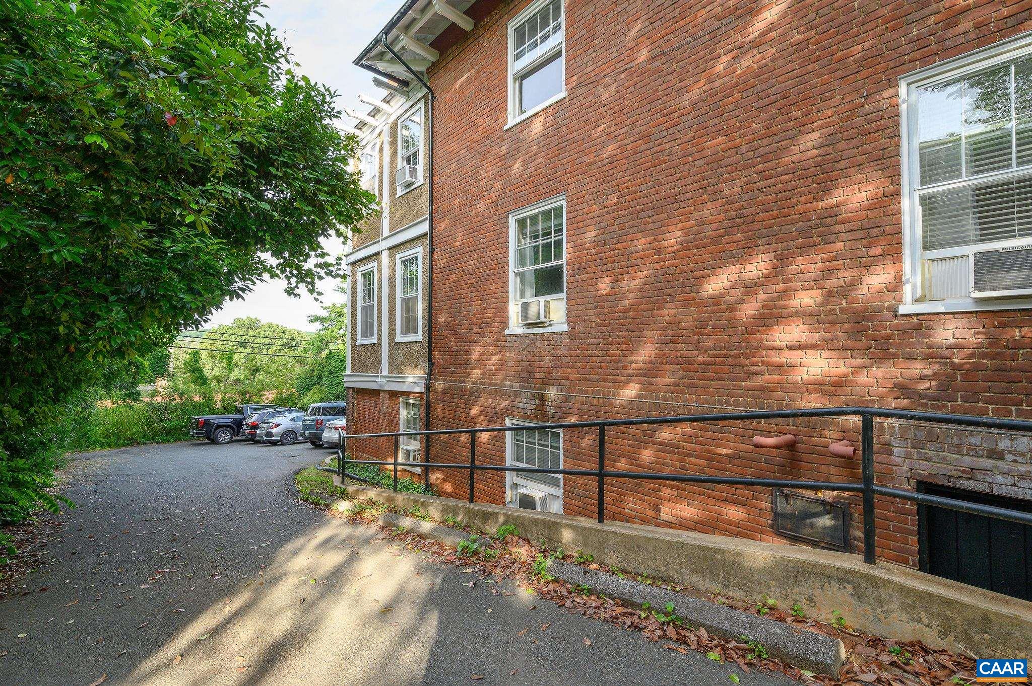 41 UNIVERSITY CIR, CHARLOTTESVILLE, Virginia 22903, ,Residential,41 UNIVERSITY CIR,664294 MLS # 664294