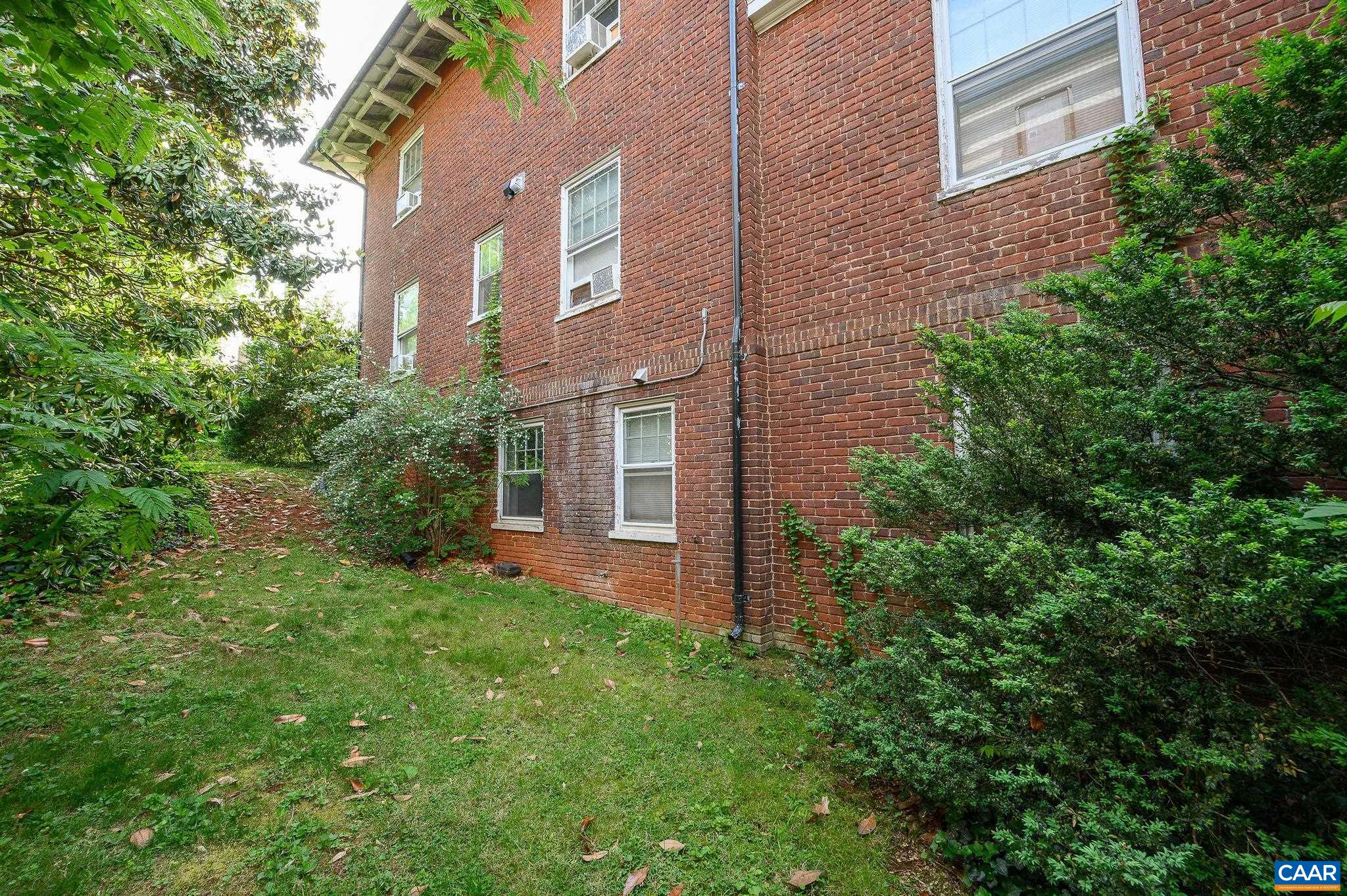 41 UNIVERSITY CIR, CHARLOTTESVILLE, Virginia 22903, ,Residential,41 UNIVERSITY CIR,664294 MLS # 664294