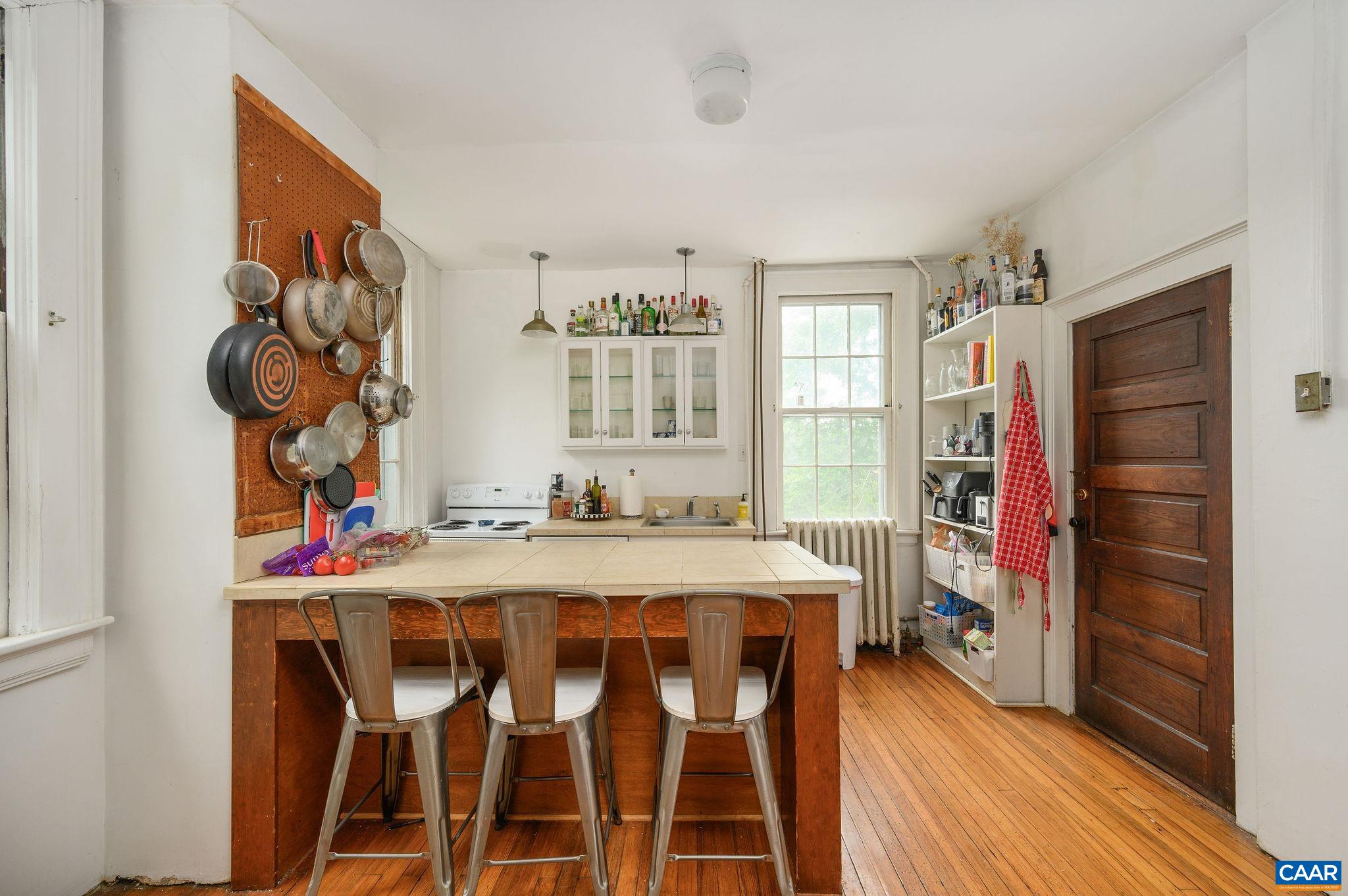 41 UNIVERSITY CIR, CHARLOTTESVILLE, Virginia 22903, ,Residential,41 UNIVERSITY CIR,664294 MLS # 664294