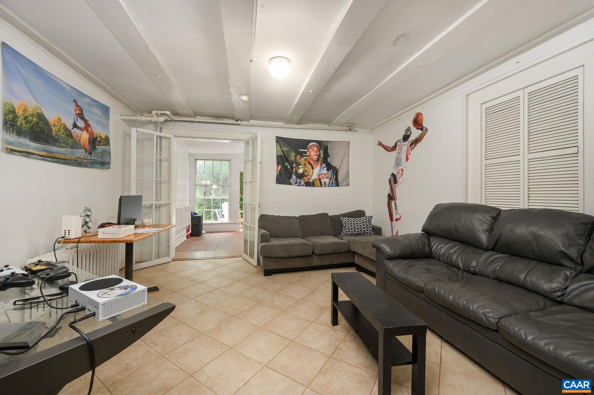 41 UNIVERSITY CIR, CHARLOTTESVILLE, Virginia 22903, ,Residential,41 UNIVERSITY CIR,664294 MLS # 664294