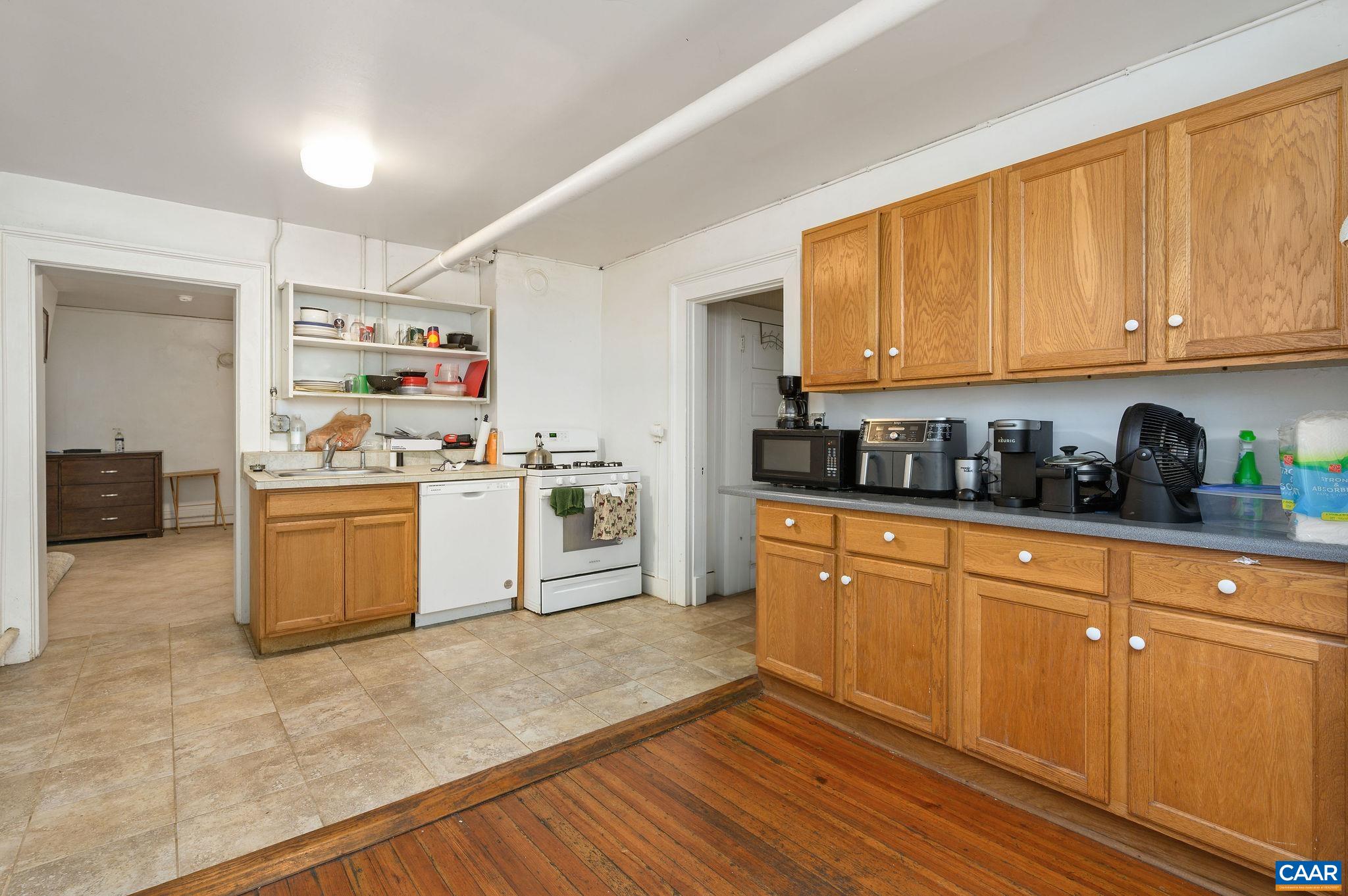 41 UNIVERSITY CIR, CHARLOTTESVILLE, Virginia 22903, ,Residential,41 UNIVERSITY CIR,664294 MLS # 664294