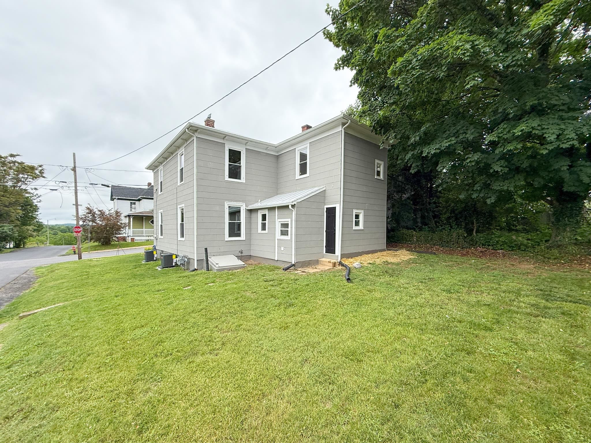1203 WALNUT ST, STAUNTON, Virginia 24401, ,Residential,1203 WALNUT ST,664921 MLS # 664921
