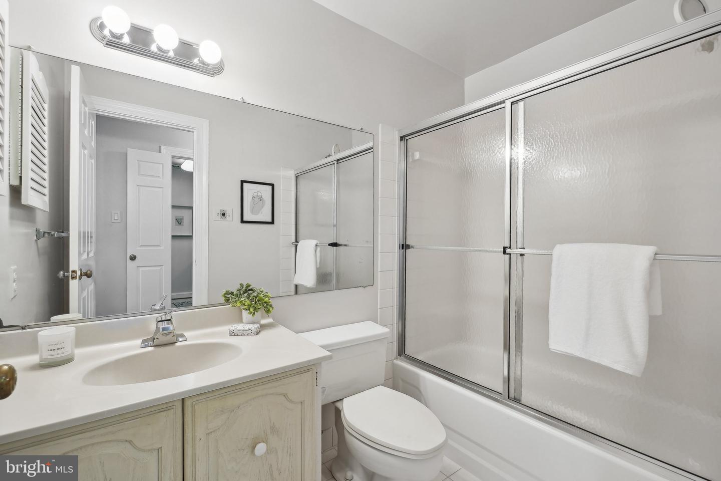 414 3RD ST SE, WASHINGTON, District Of Columbia 20003, 3 Bedrooms Bedrooms, ,3 BathroomsBathrooms,Residential,For sale,414 3RD ST SE,DCDC2184756 MLS # DCDC2184756