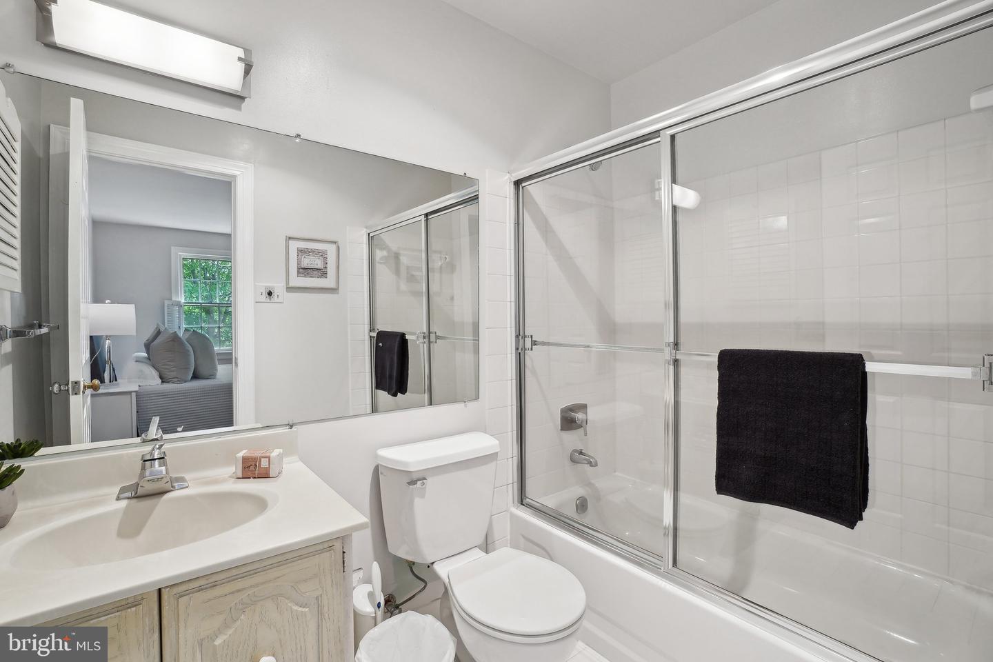 414 3RD ST SE, WASHINGTON, District Of Columbia 20003, 3 Bedrooms Bedrooms, ,3 BathroomsBathrooms,Residential,For sale,414 3RD ST SE,DCDC2184756 MLS # DCDC2184756