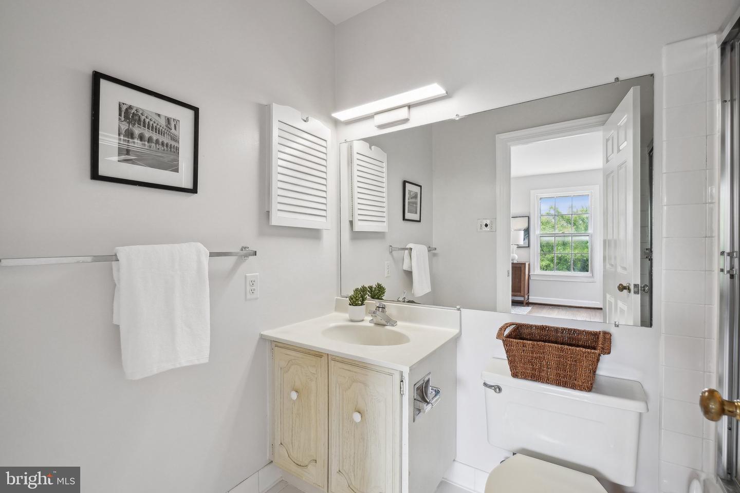414 3RD ST SE, WASHINGTON, District Of Columbia 20003, 3 Bedrooms Bedrooms, ,3 BathroomsBathrooms,Residential,For sale,414 3RD ST SE,DCDC2184756 MLS # DCDC2184756