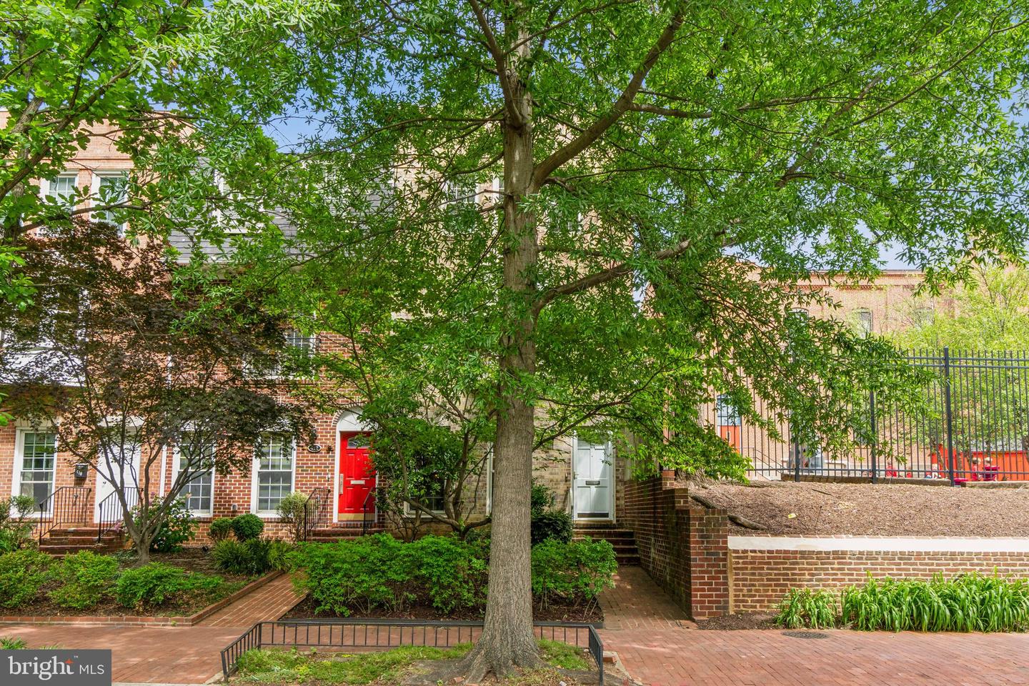 414 3RD ST SE, WASHINGTON, District Of Columbia 20003, 3 Bedrooms Bedrooms, ,3 BathroomsBathrooms,Residential,For sale,414 3RD ST SE,DCDC2184756 MLS # DCDC2184756
