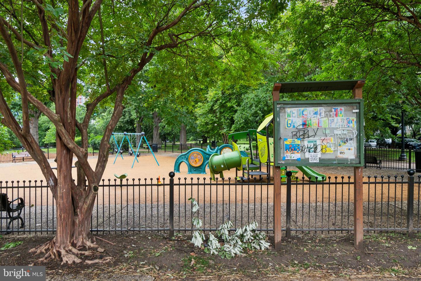 414 3RD ST SE, WASHINGTON, District Of Columbia 20003, 3 Bedrooms Bedrooms, ,3 BathroomsBathrooms,Residential,For sale,414 3RD ST SE,DCDC2184756 MLS # DCDC2184756