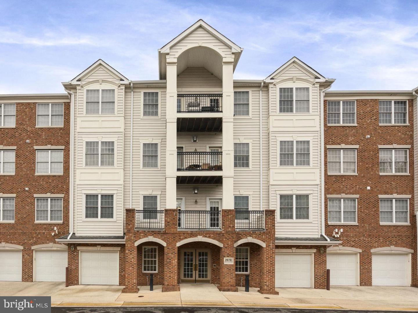 20751 ROYAL PALACE SQ #104, STERLING, Virginia 20165, 3 Bedrooms Bedrooms, ,2 BathroomsBathrooms,Residential,For sale,20751 ROYAL PALACE SQ #104,VALO2089344 MLS # VALO2089344
