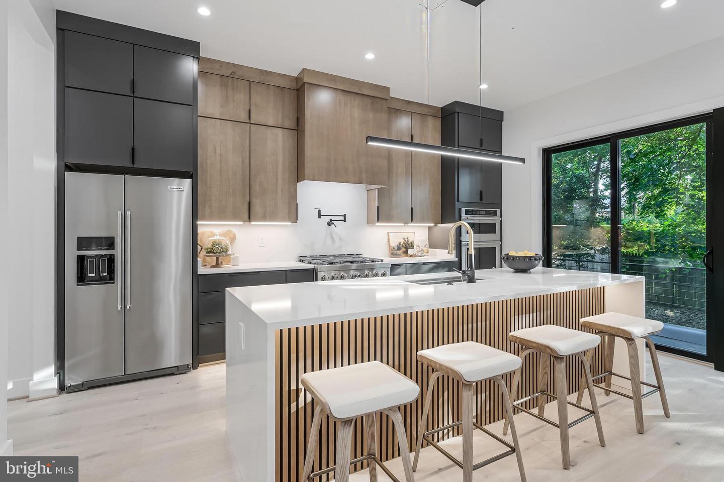 824 N EDISON ST, ARLINGTON, Virginia 22205, 5 Bedrooms Bedrooms, ,4 BathroomsBathrooms,Residential,For sale,824 N EDISON ST,VAAR2054058 MLS # VAAR2054058