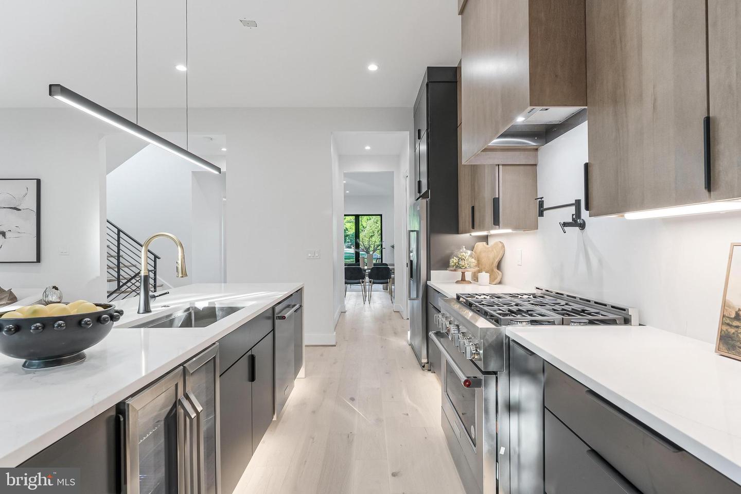824 N EDISON ST, ARLINGTON, Virginia 22205, 5 Bedrooms Bedrooms, ,4 BathroomsBathrooms,Residential,For sale,824 N EDISON ST,VAAR2054058 MLS # VAAR2054058