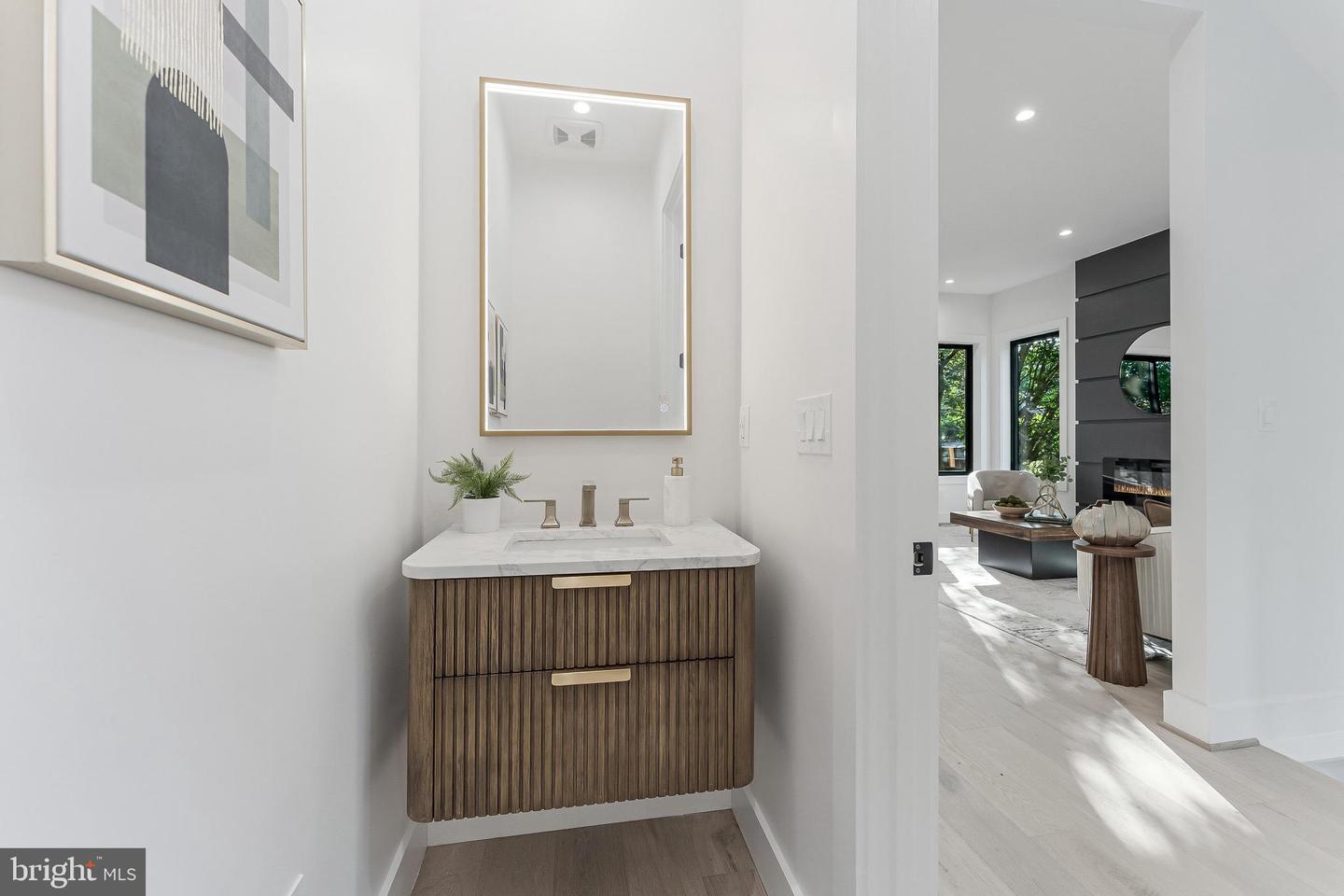 824 N EDISON ST, ARLINGTON, Virginia 22205, 5 Bedrooms Bedrooms, ,4 BathroomsBathrooms,Residential,For sale,824 N EDISON ST,VAAR2054058 MLS # VAAR2054058