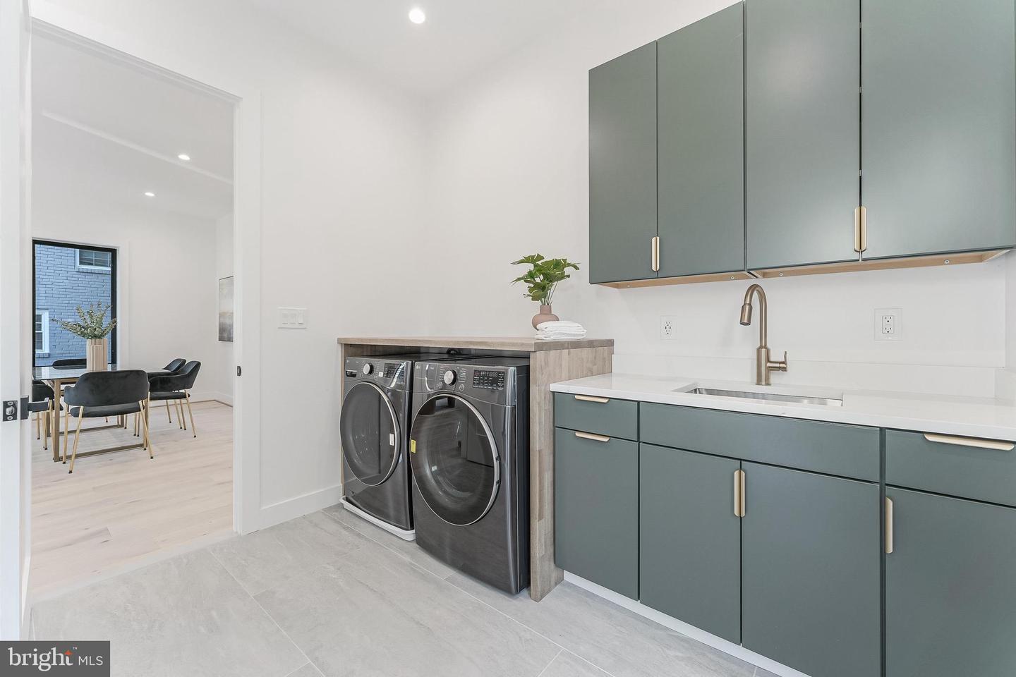 824 N EDISON ST, ARLINGTON, Virginia 22205, 5 Bedrooms Bedrooms, ,4 BathroomsBathrooms,Residential,For sale,824 N EDISON ST,VAAR2054058 MLS # VAAR2054058