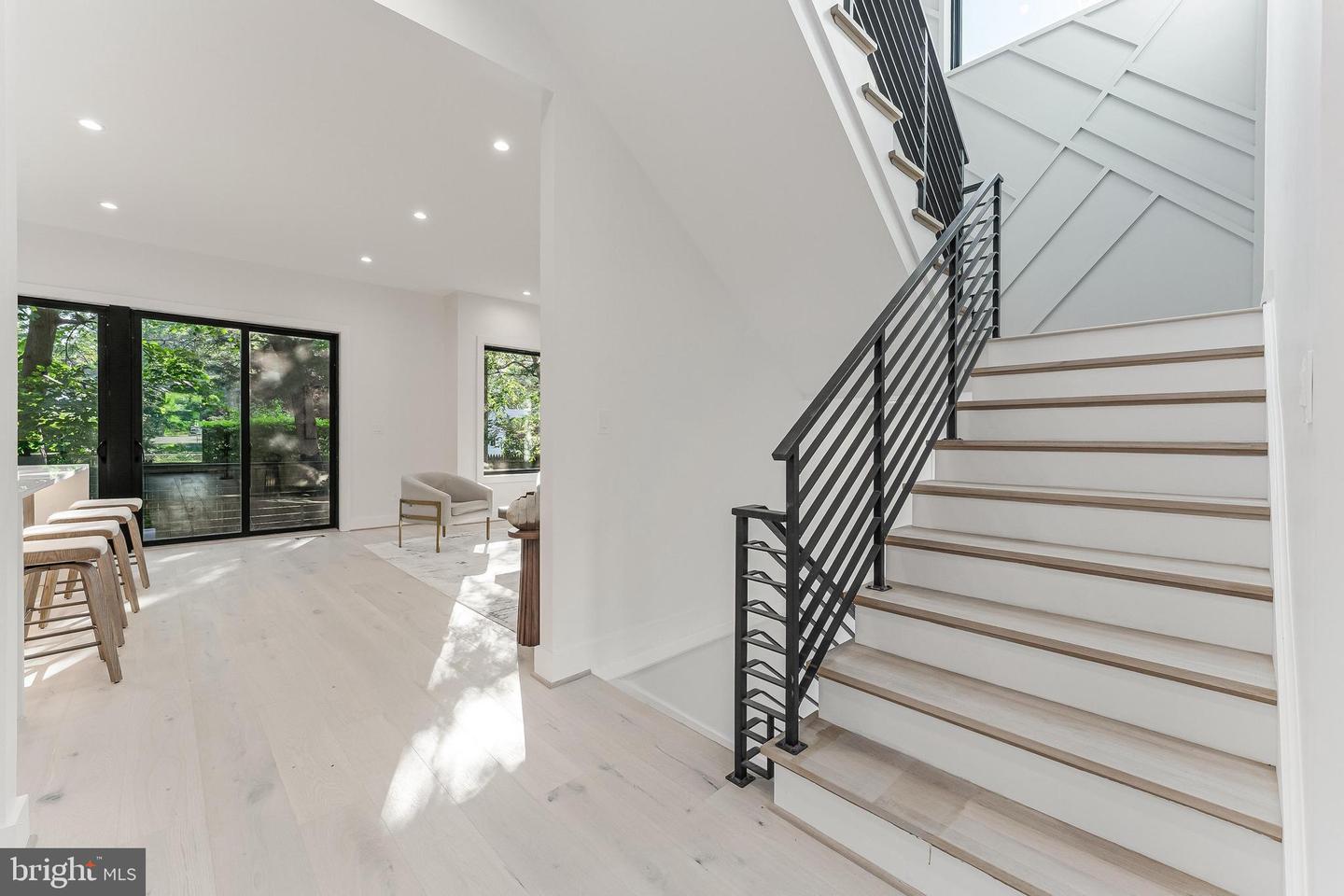 824 N EDISON ST, ARLINGTON, Virginia 22205, 5 Bedrooms Bedrooms, ,4 BathroomsBathrooms,Residential,For sale,824 N EDISON ST,VAAR2054058 MLS # VAAR2054058
