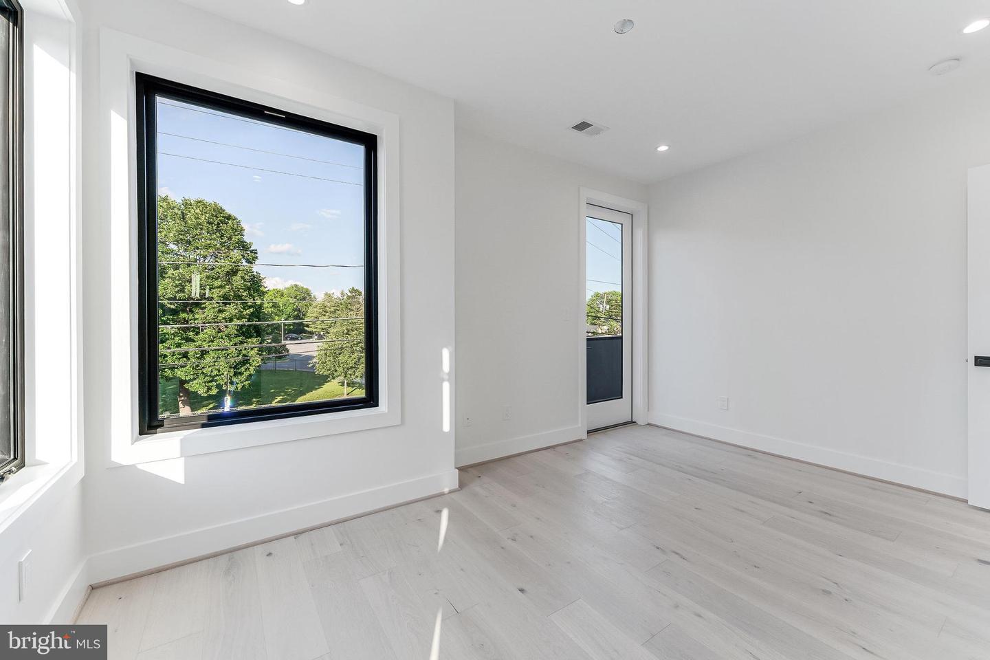 824 N EDISON ST, ARLINGTON, Virginia 22205, 5 Bedrooms Bedrooms, ,4 BathroomsBathrooms,Residential,For sale,824 N EDISON ST,VAAR2054058 MLS # VAAR2054058