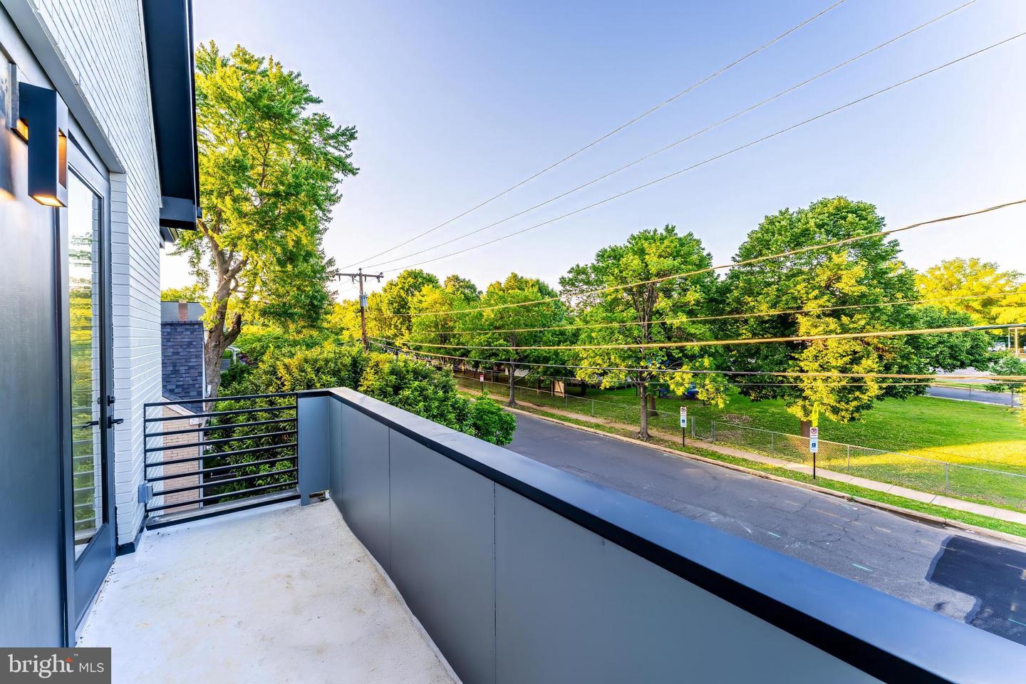 824 N EDISON ST, ARLINGTON, Virginia 22205, 5 Bedrooms Bedrooms, ,4 BathroomsBathrooms,Residential,For sale,824 N EDISON ST,VAAR2054058 MLS # VAAR2054058