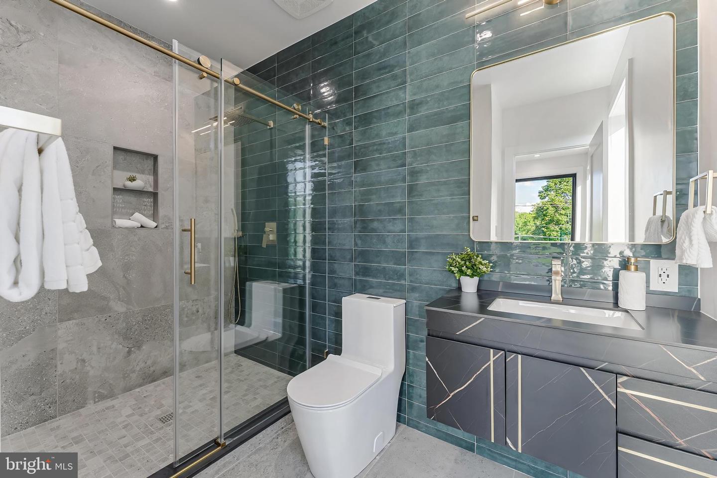 824 N EDISON ST, ARLINGTON, Virginia 22205, 5 Bedrooms Bedrooms, ,4 BathroomsBathrooms,Residential,For sale,824 N EDISON ST,VAAR2054058 MLS # VAAR2054058