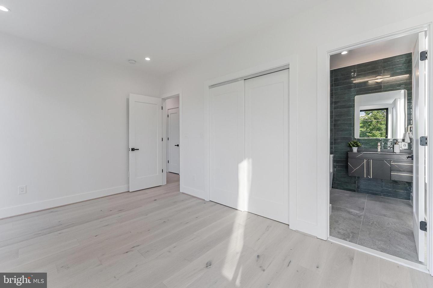 824 N EDISON ST, ARLINGTON, Virginia 22205, 5 Bedrooms Bedrooms, ,4 BathroomsBathrooms,Residential,For sale,824 N EDISON ST,VAAR2054058 MLS # VAAR2054058