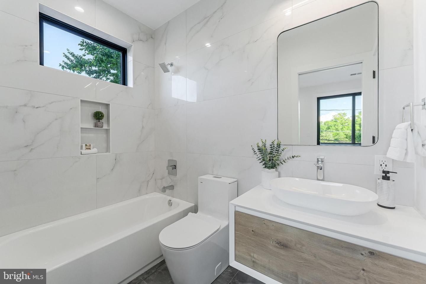 824 N EDISON ST, ARLINGTON, Virginia 22205, 5 Bedrooms Bedrooms, ,4 BathroomsBathrooms,Residential,For sale,824 N EDISON ST,VAAR2054058 MLS # VAAR2054058