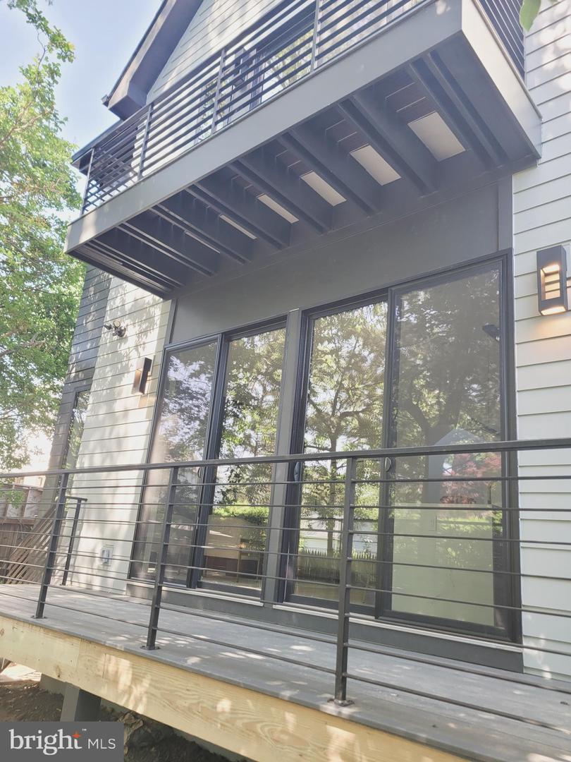 824 N EDISON ST, ARLINGTON, Virginia 22205, 5 Bedrooms Bedrooms, ,4 BathroomsBathrooms,Residential,For sale,824 N EDISON ST,VAAR2054058 MLS # VAAR2054058