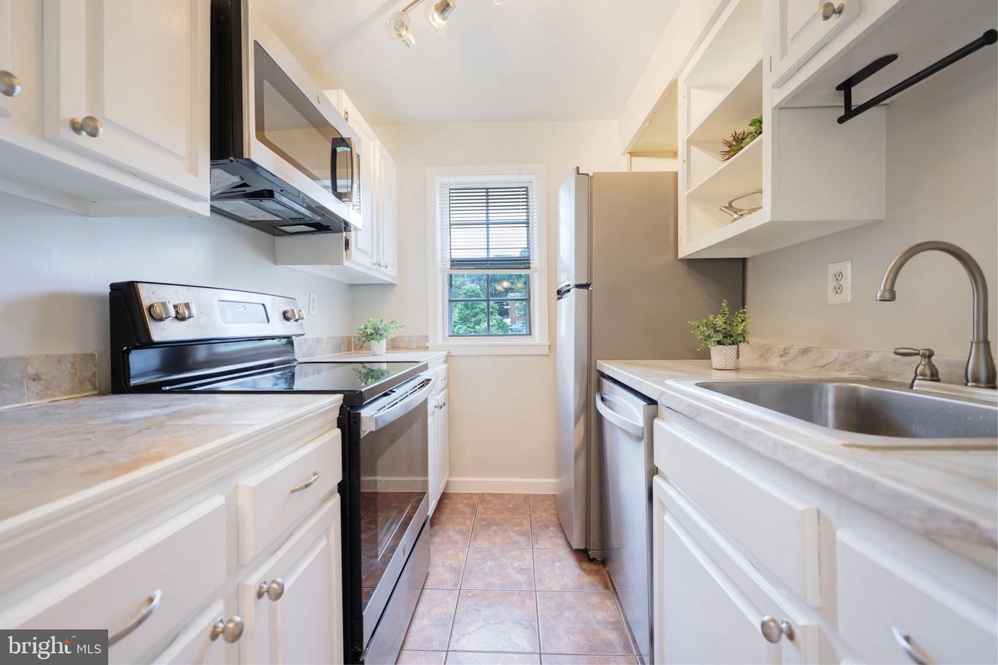 816 S ARLINGTON MILL DR #5-303, ARLINGTON, Virginia 22204, 1 Bedroom Bedrooms, ,1 BathroomBathrooms,Residential,For sale,816 S ARLINGTON MILL DR #5-303,VAAR2054574 MLS # VAAR2054574