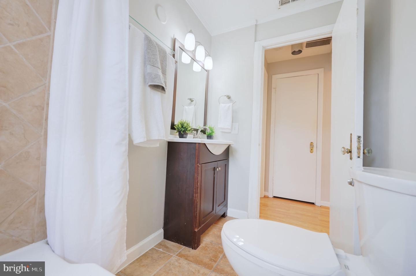 816 S ARLINGTON MILL DR #5-303, ARLINGTON, Virginia 22204, 1 Bedroom Bedrooms, ,1 BathroomBathrooms,Residential,For sale,816 S ARLINGTON MILL DR #5-303,VAAR2054574 MLS # VAAR2054574
