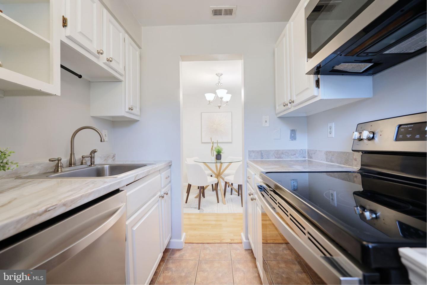 816 S ARLINGTON MILL DR #5-303, ARLINGTON, Virginia 22204, 1 Bedroom Bedrooms, ,1 BathroomBathrooms,Residential,For sale,816 S ARLINGTON MILL DR #5-303,VAAR2054574 MLS # VAAR2054574